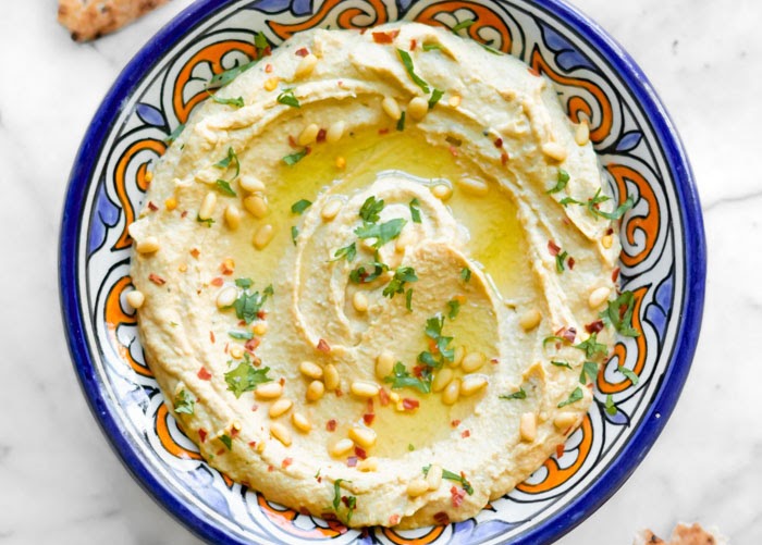 High-protein snacks: Hummus