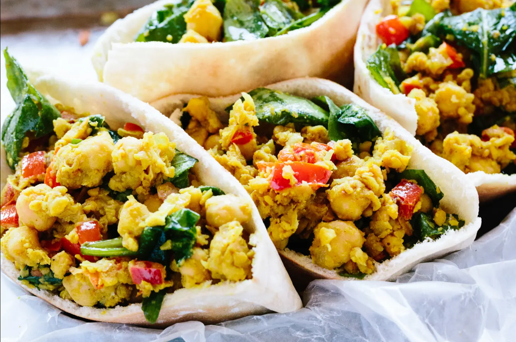 High-Protein Lunch: Scrambled egg pitas