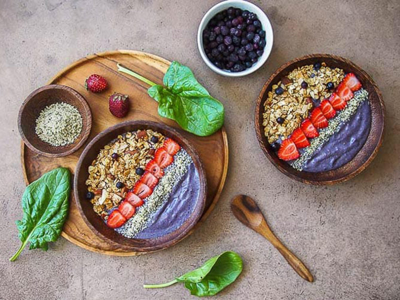 Keto breakfast no eggs - smoothie bowl