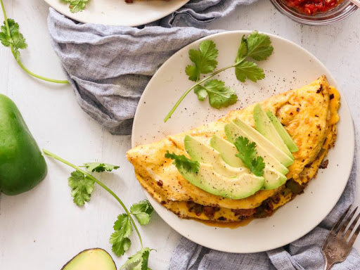 Low-sugar breakfast: Whole30 omelet