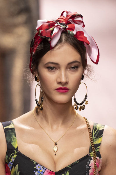 How to Wear Maxi Earrings and Foulard for a Boho Chic Style