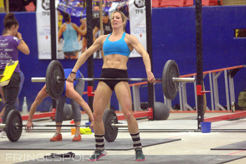 woman doing clean and jerk