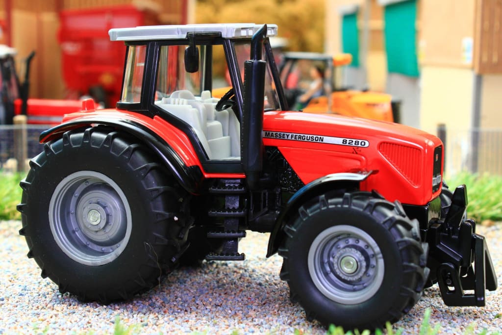 RETIRED SIKU 3251 FARMER Massey Ferguson 8280 Xtra Tractor 1:32 Diecast Model 