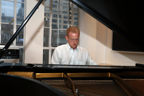 Pianist Steve Beck playing on Park Avenue Pianos Steinway model L