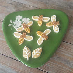 iced bee cookies