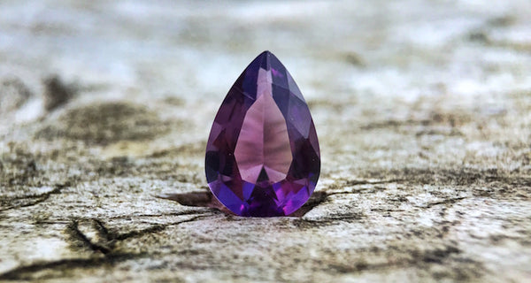 Amethyst gemstone is a birthstone of zodiac Aquarius
