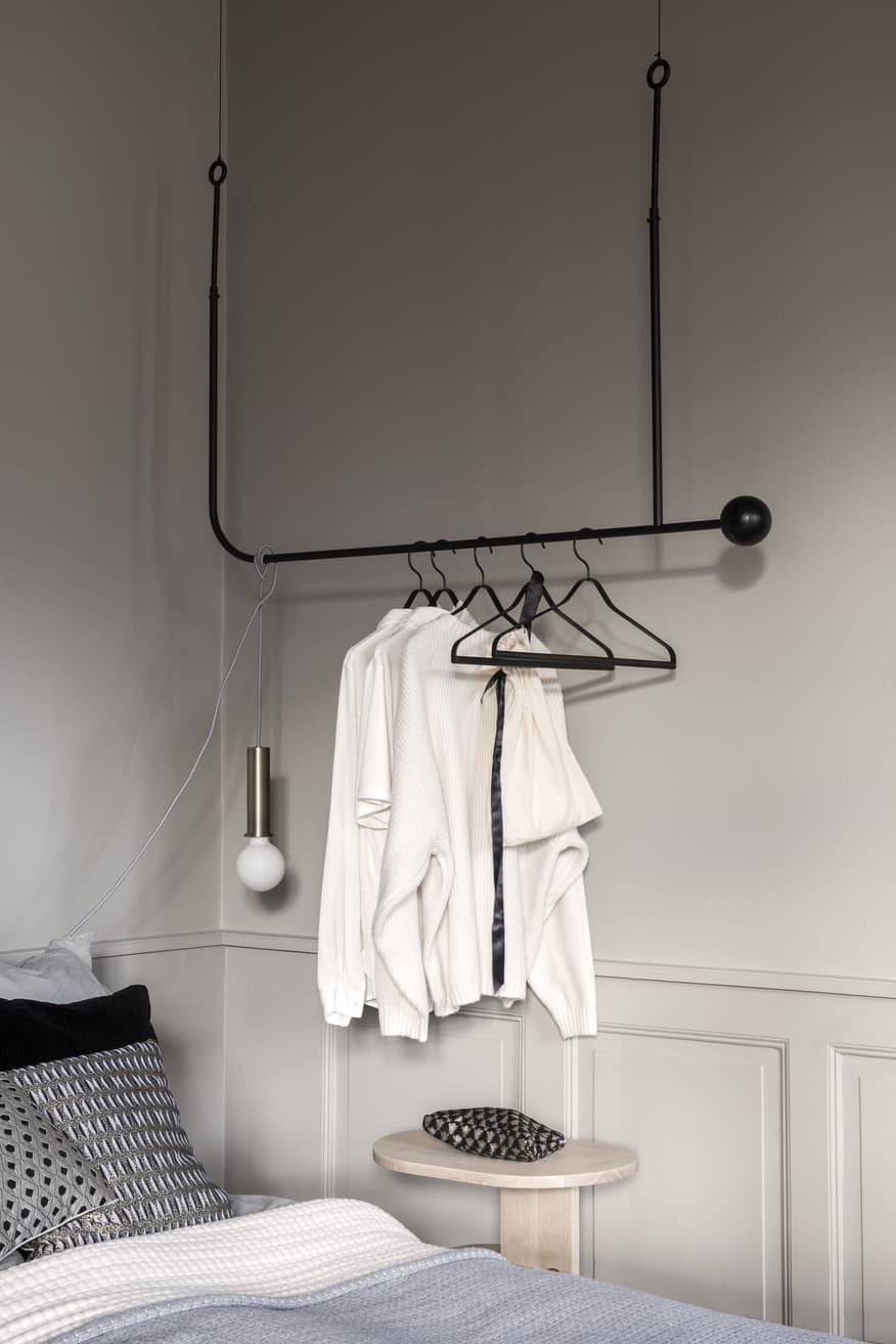 hanging coat hanger