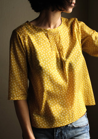 pintuck blouse - gold print