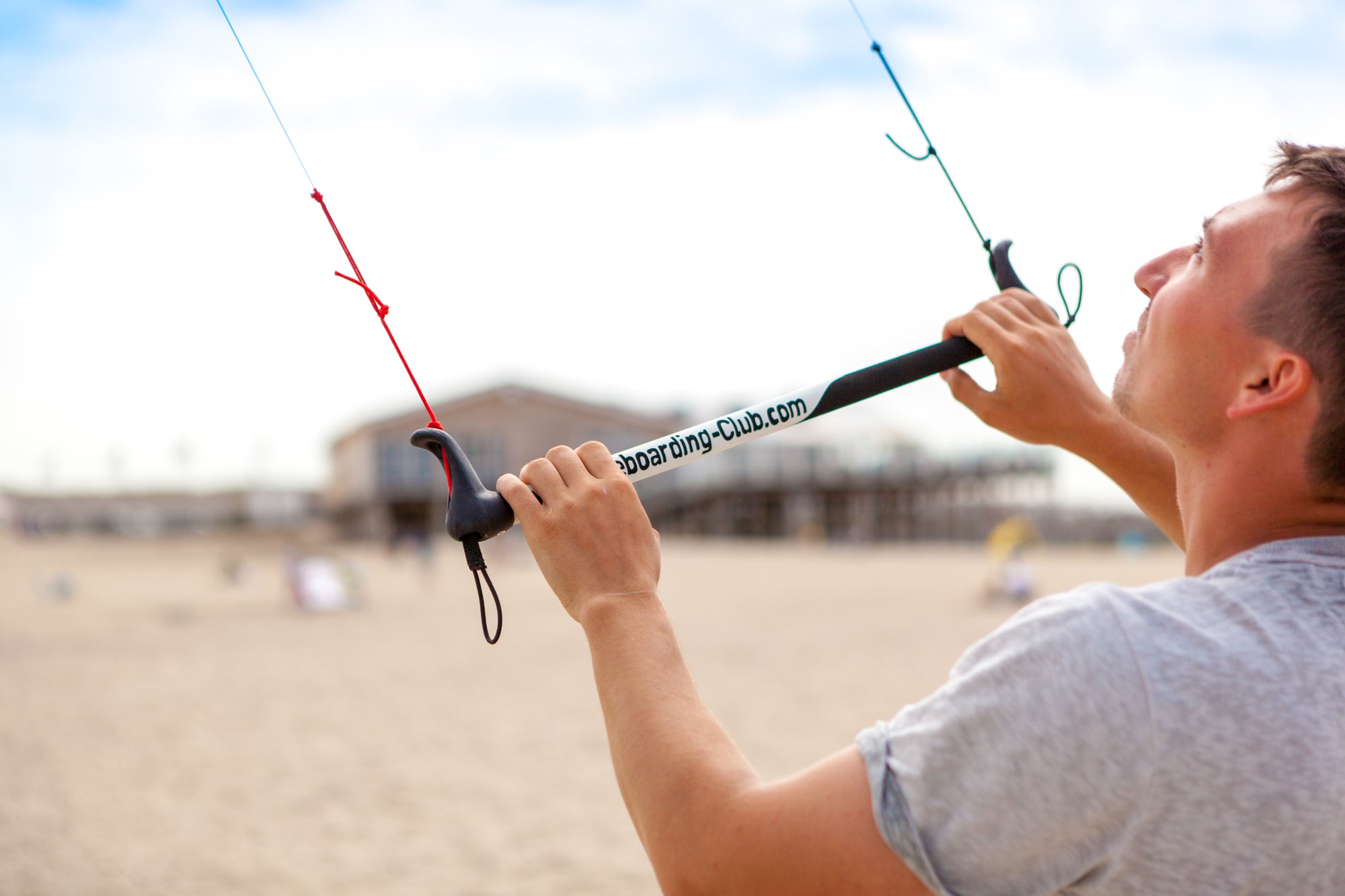 KBC Trainerkite 2m Übungskite in der Luft am Kitestrand in Holland