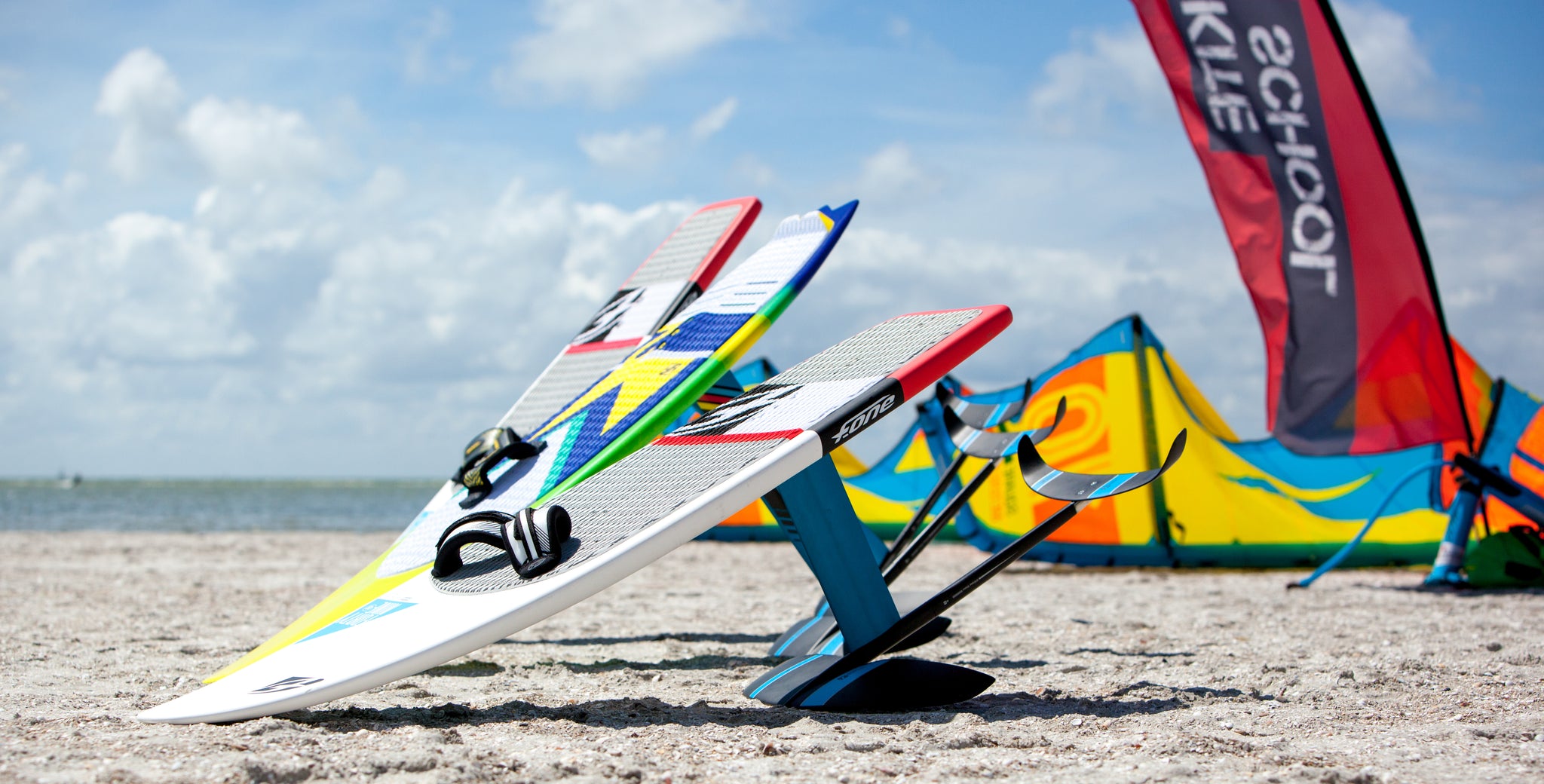 F-ONE Kitematerial Kites und Boards und Foilboard von F-ONE am Kitespot des KBC Holland