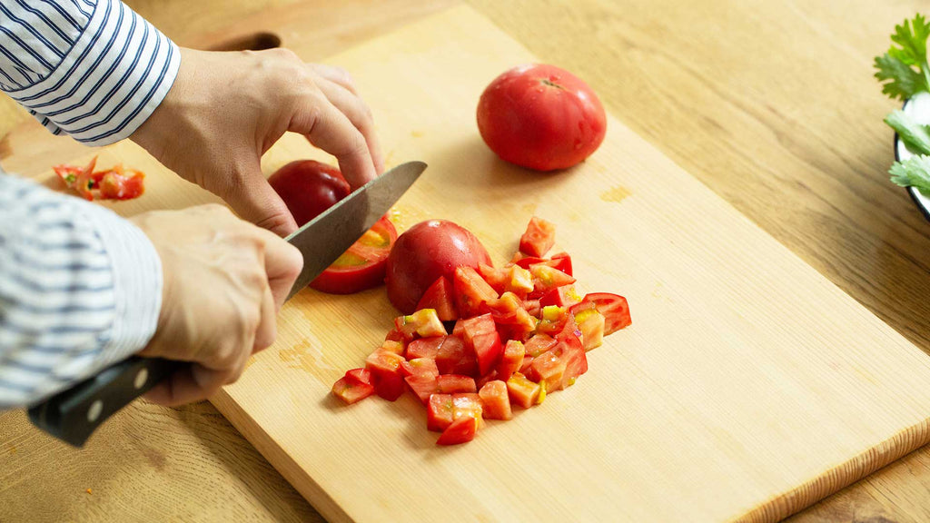 cutting tomatoes for pico de gallo
