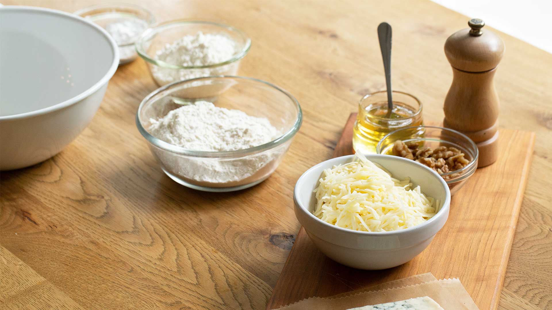 ingredients for gorgonzola pizza