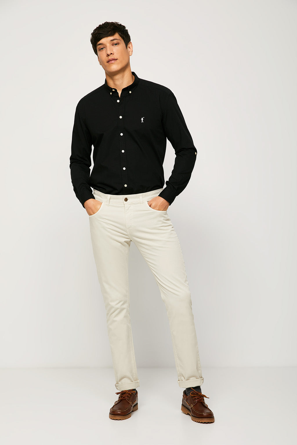 Camisa negra de popelín custom fit | Comprar online en