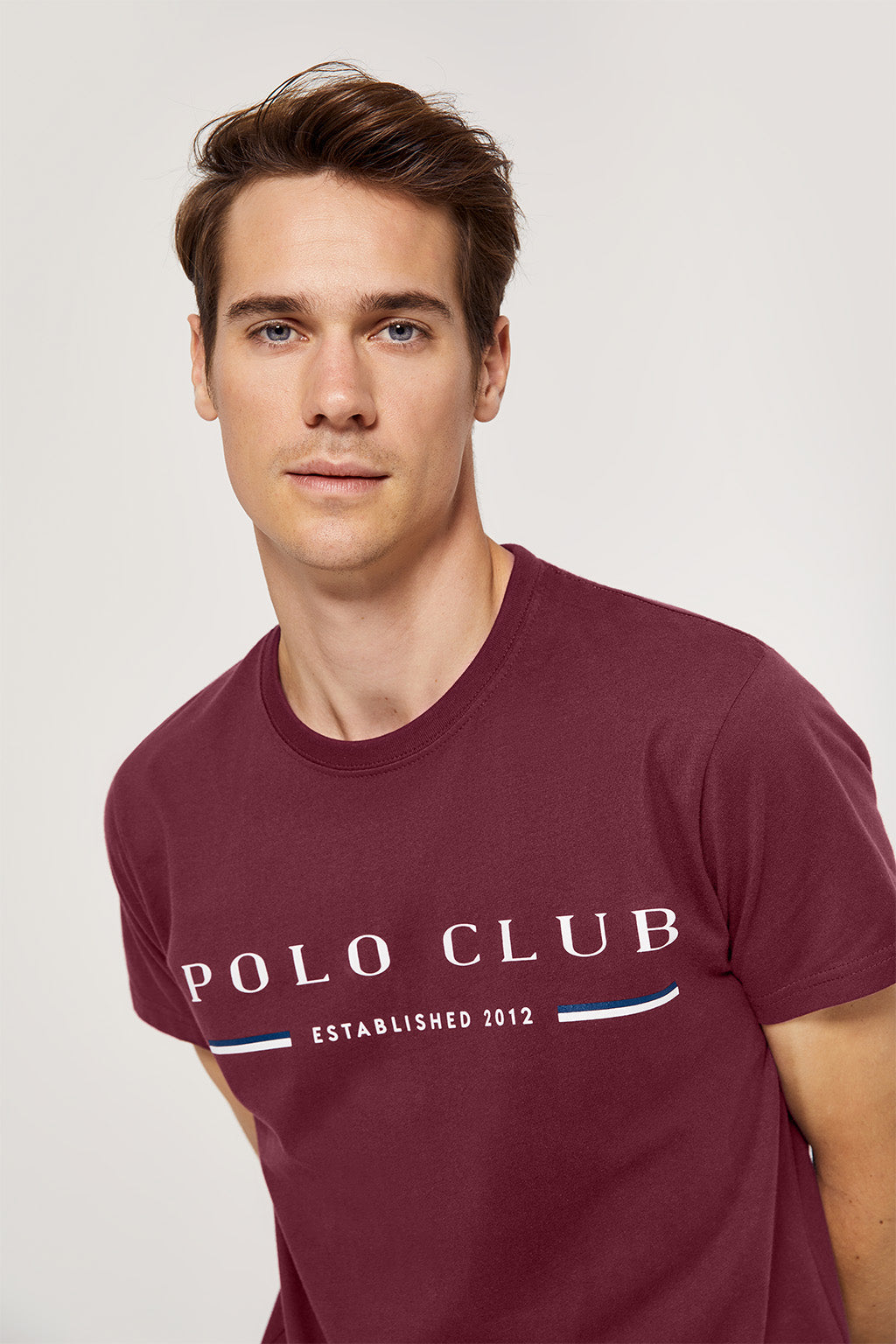 Instalar en pc Préstamo de dinero radio Camiseta burdeos con print icónico en el pecho | Comprar online en Polo Club