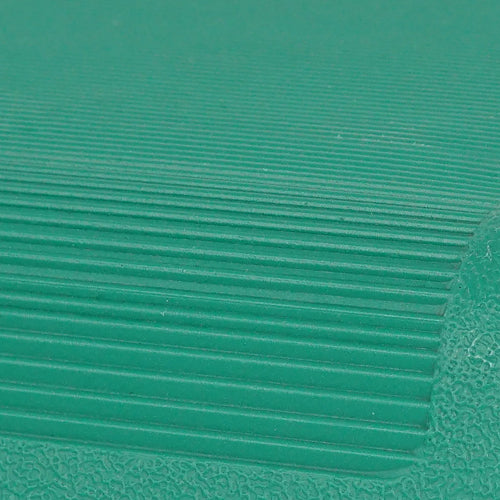 NON-SLIP | Wide, non-slip stepping surface.