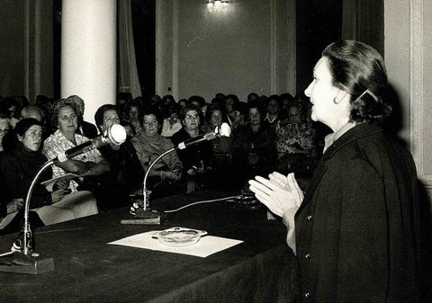 Ana Maria Lajusticia during a conference