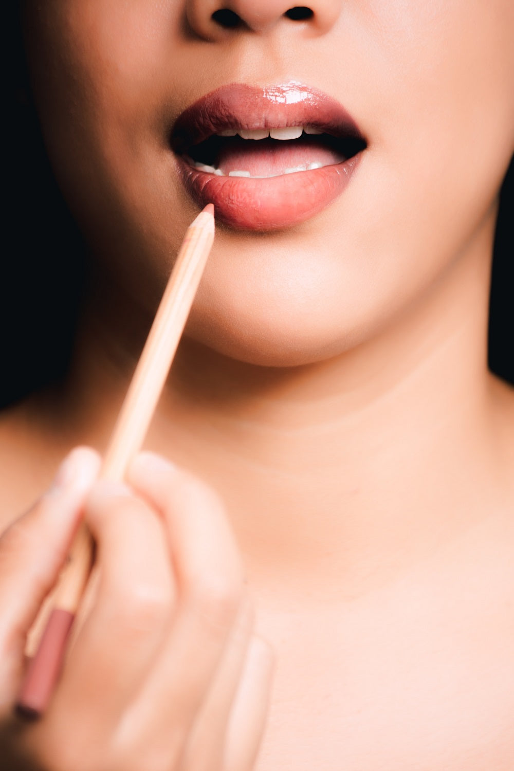 How to Make Your Lips Pop - Tips for Juicy, Plump Lips