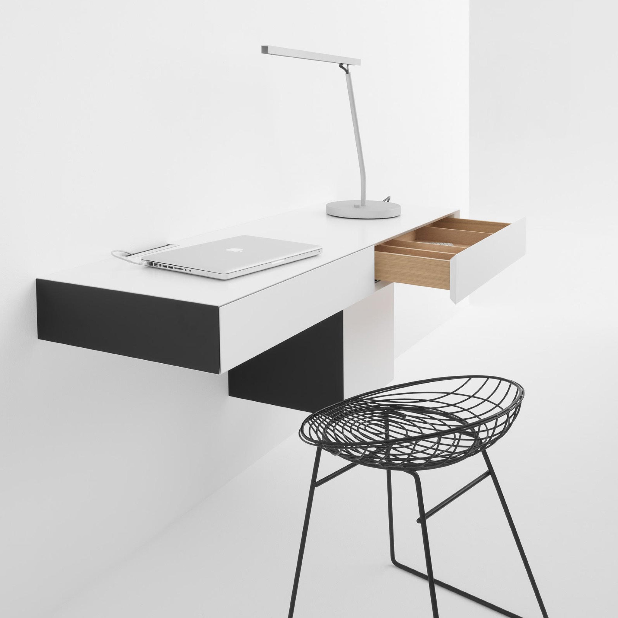 Vision Workstation VE26 by Pastoe