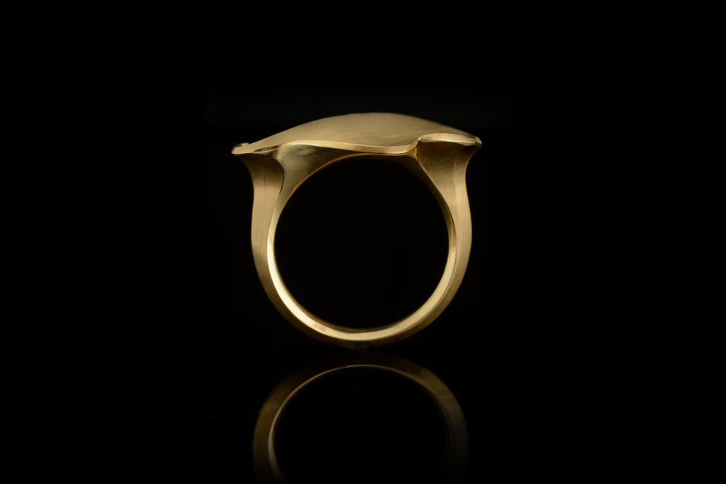 Sigma 18ct yellow gold carved cocktail ring
