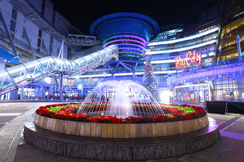 Big city shopping mall with the tall Christmas tree in Hsinchu, Taiwan | Christmas Songs and Carols Love to Sing