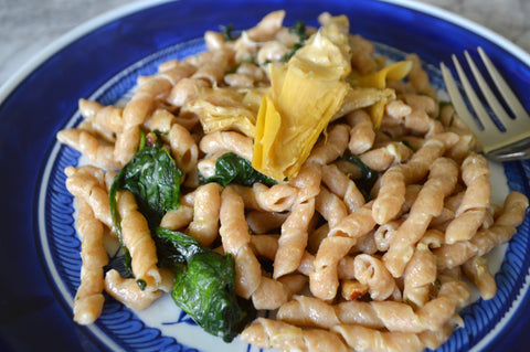 whole-wheat-pasta-with-artichokes-spinach-and-hazelnuts