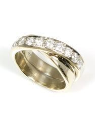 White gold ring with worn rhodium electroplating