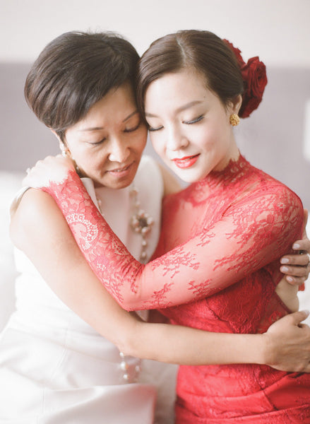 12 Beautiful Chinese Wedding Traditions and Customs, Hair Combing Ceremony, By East Meets Dress 