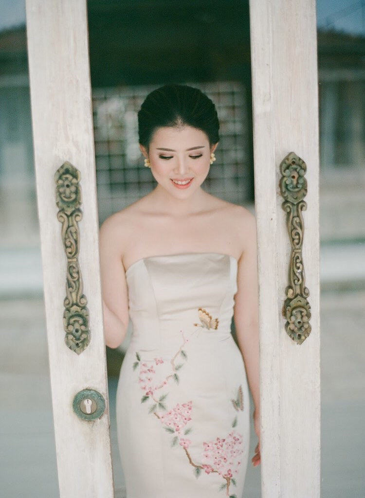 Ultimate Guide to Planning A Chinese Wedding Banquet Chinese Wedding Dress, East Meets Dress