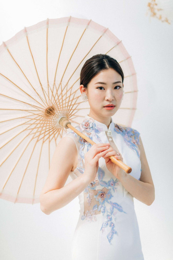 Chinese Wedding Tradition Ideas, Modern White Cheongsam and Chinese Umbrella