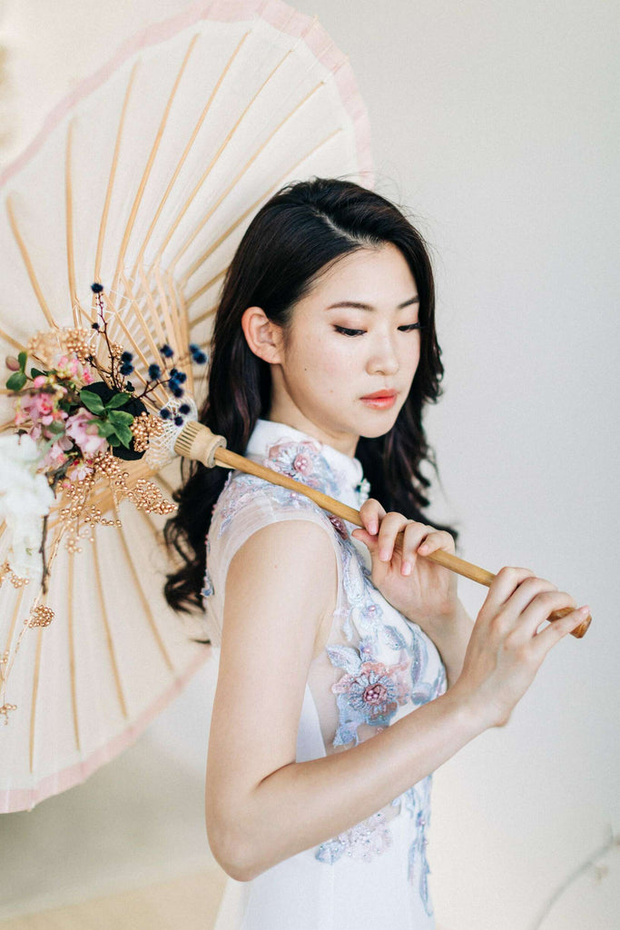 Chinese Wedding Tradition Ideas, Modern White Cheongsam and Umbrella
