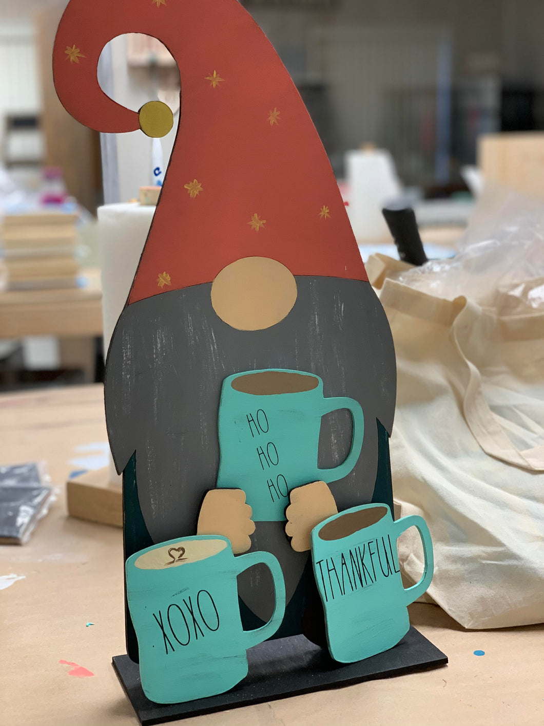 Hammer at home Standing Gnome with Interchangeable Mugs