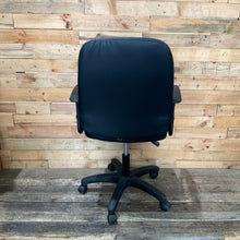 Load image into Gallery viewer, Black pleather office chair