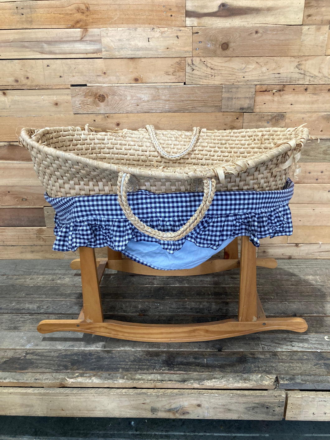 Wicker Baby bassinet with Stand