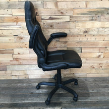 Load image into Gallery viewer, Black Comfort Gaming Office Chair - Great Condition