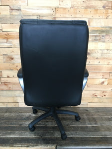 Executive Office Chair Black_With Arms Not Adjustable
