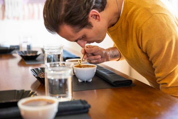 How to break the crust for coffee cuppings