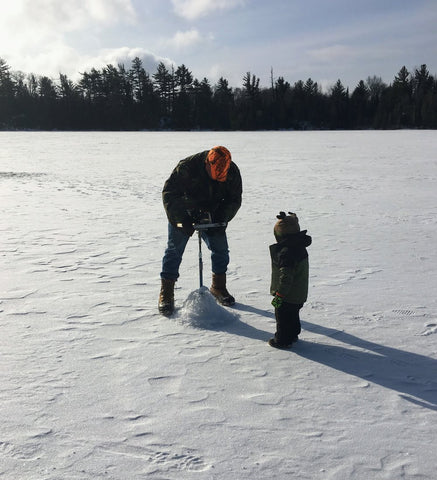 manual auger ice fishing hole
