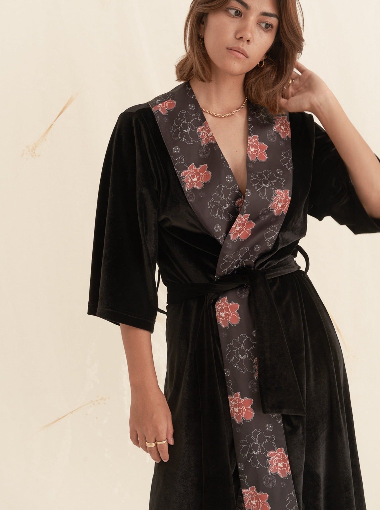 新品・未開封】AMATERAS KIMONO サテンバスローブ-www.vegan-magazine.com