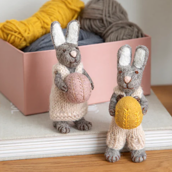 En Gry & Sif Fair Trade Felt Bunny with Grey Dress and Lavender Egg