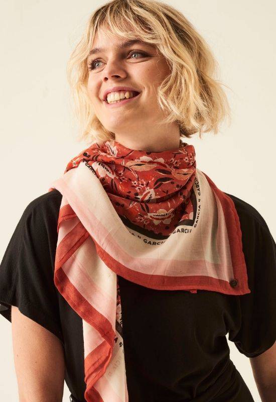 hiërarchie verlangen geschenk Garcia Red Scarf with Print | Your Style Your Story