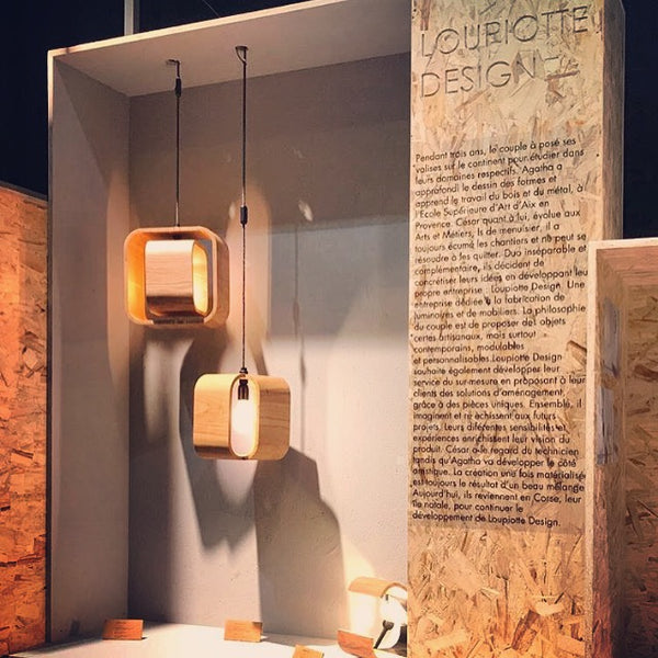 présentation luminaires en bois amovibles au salon du design ajaccio