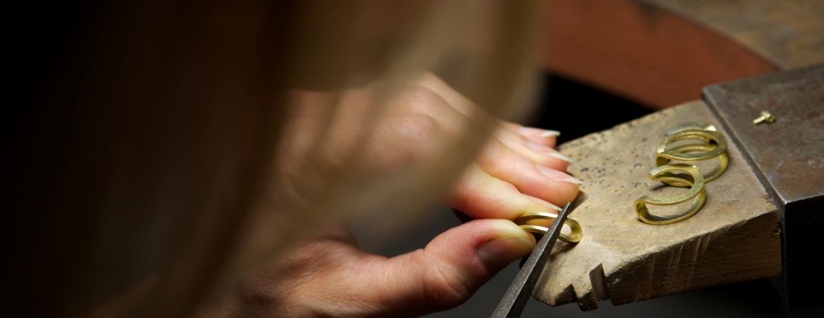 Amanda Mansell making jewellery