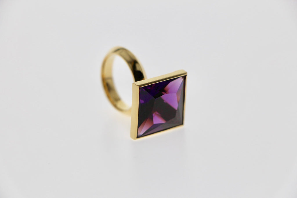 Amethyst cocktail ring, 18ct gold. Tamahra Prowse jewellery design.