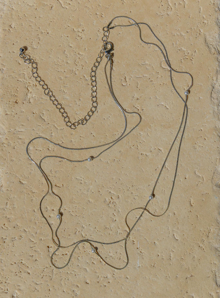 Chain belt 90% recycled steel 10% plastic Fixed double chain - cannot be worn separately Silver-toned Pearl detailing Lobster clasp fastening