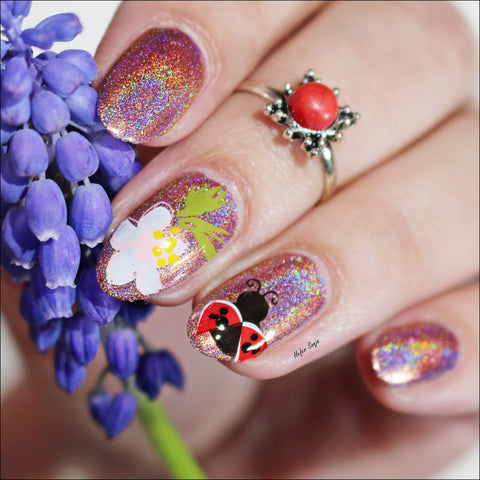 @hefersanja Ladybug Dixie plates nail stamping manicure. 