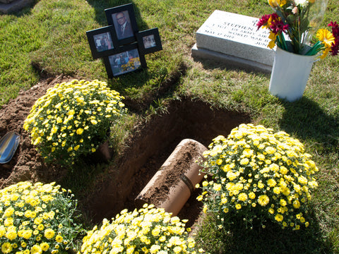 Blending cremated ash with the Let Your Love Grow product, we were able to hold an eco-friendly memorial service for Steve Ancy, where we buried his cremated ashes.