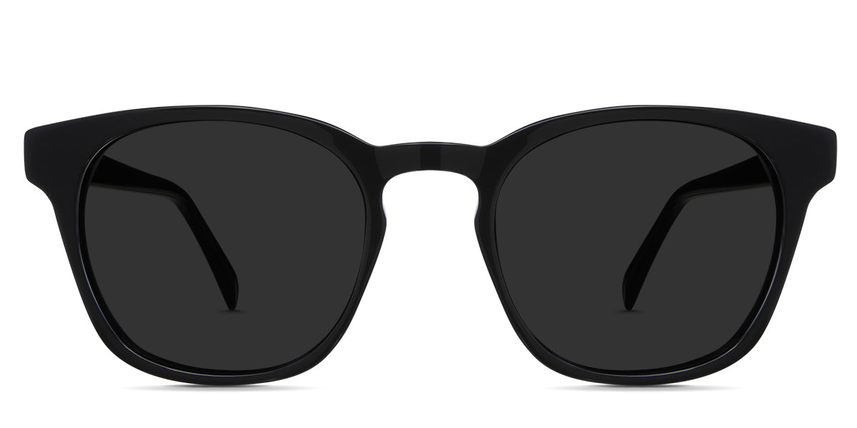 Nuso black tinted sunglasses in the midnight variant - are a round frame with a cat-eye look at the endpiece with a regular thick temple arm.