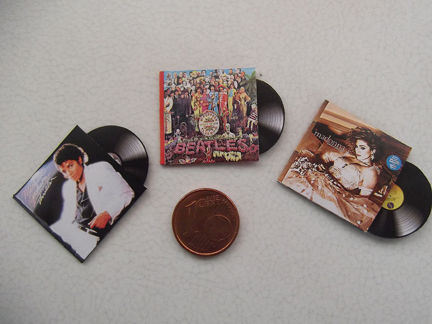 Scale 1//12 Miniature Michael Jackson CD collection and Record