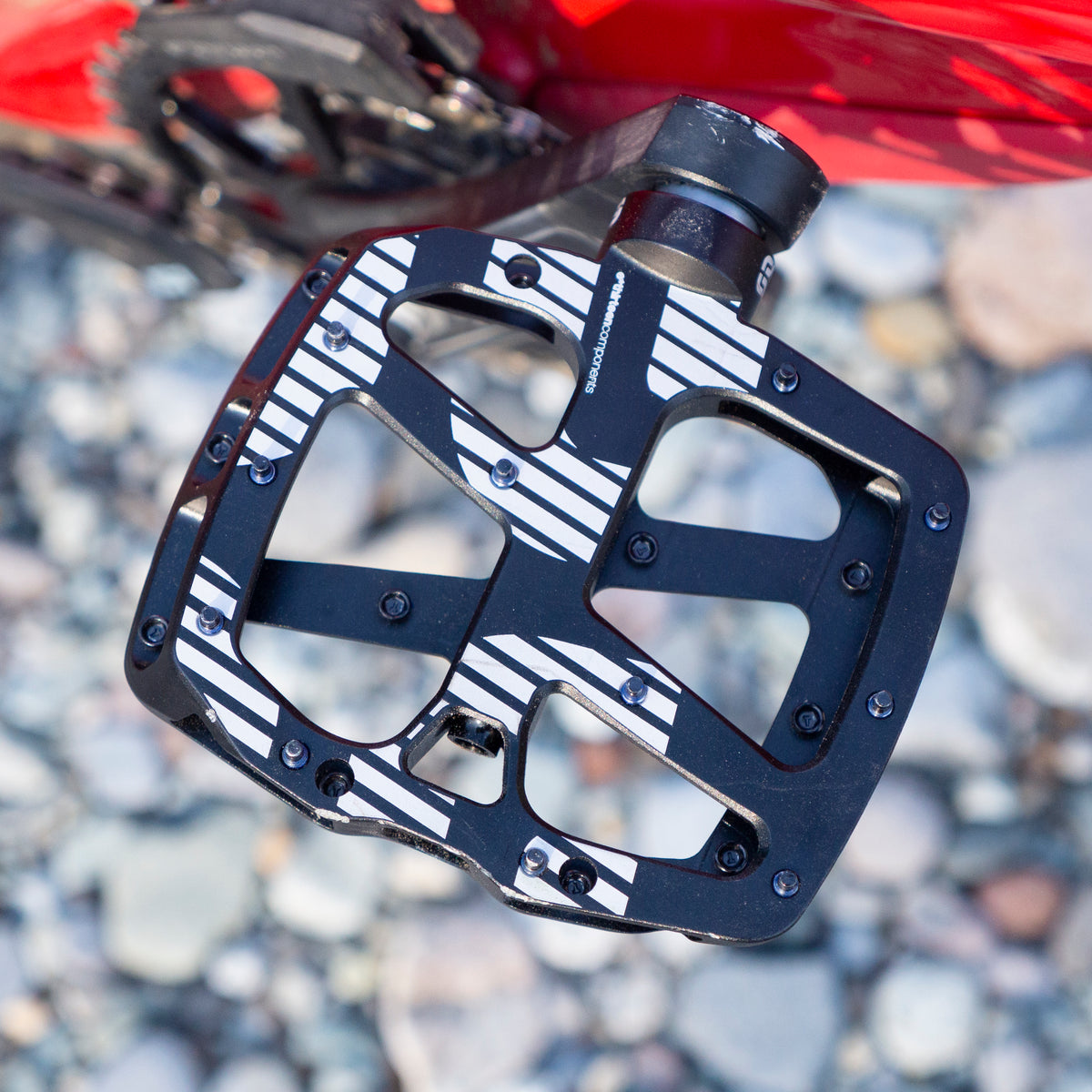 best downhill flat pedals