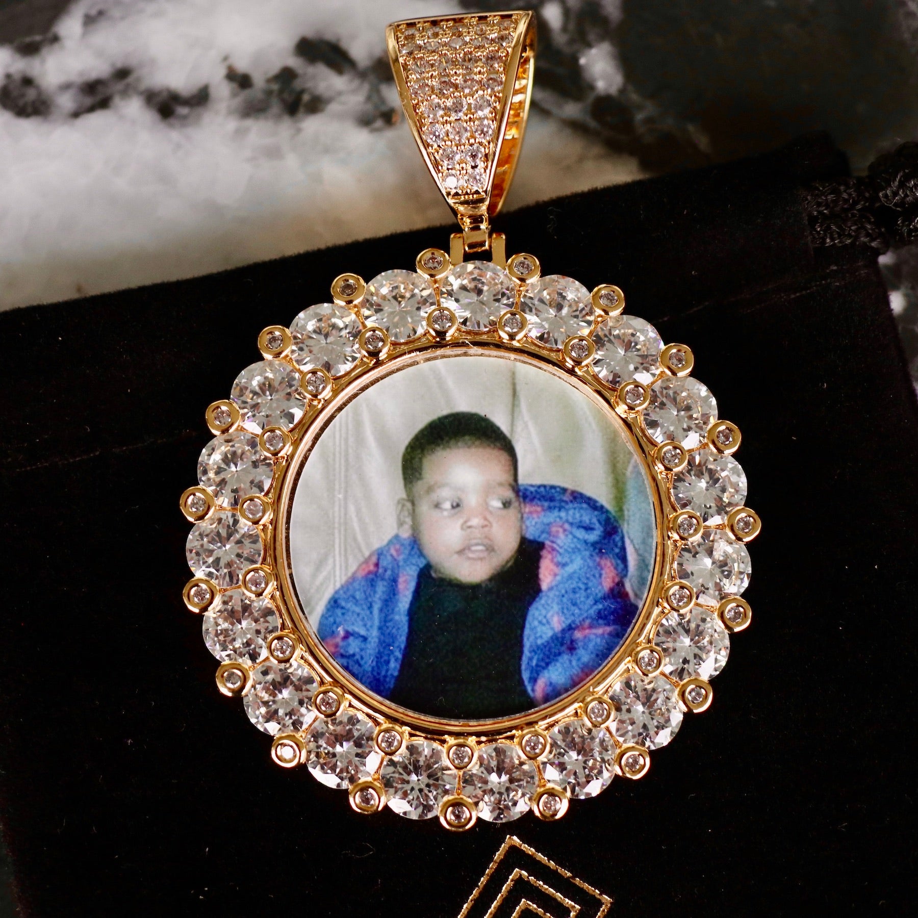 custom picture pendant near me